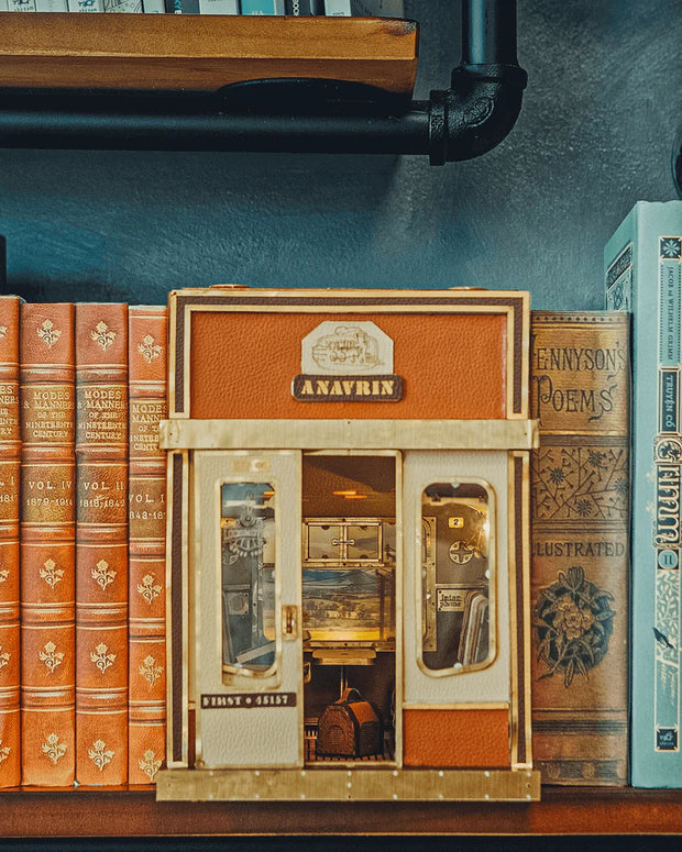 🚂 1940s Railway Carriage Reading Corner Set